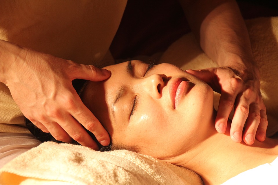 Wellness-Massage Düren - Rückenmassagen und Anti-Falten-Ölmassagen.